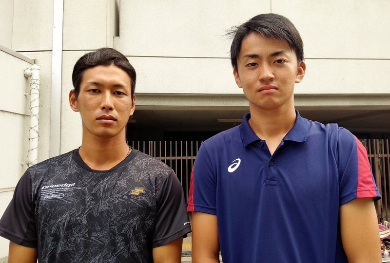 負けた試合後だったこともあり、ちょっと表情が暗いかも。秋川投手(右)と上村投手(左)。
