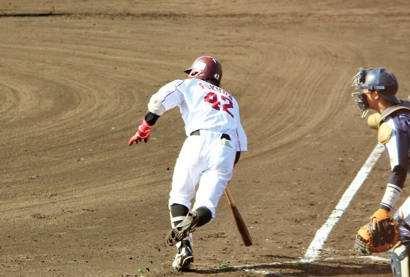 鳴尾浜では4安打と大当たりだった福田選手。3月24日、JABA京都府春季大会で2回に左前打した時の写真です。