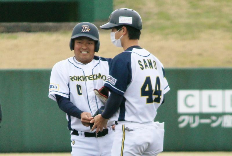 4月の富山大会1回戦、2回に同点のタイムリー二塁打を放った北村進太郎選手(23)。彼もルーキーです。