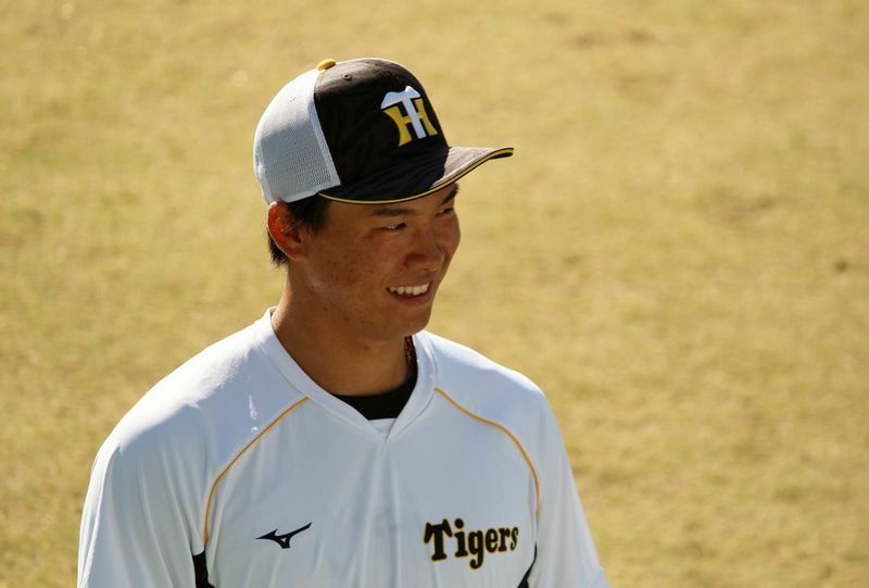 先発した次の試合前、練習で笑顔を見せる湯浅投手。