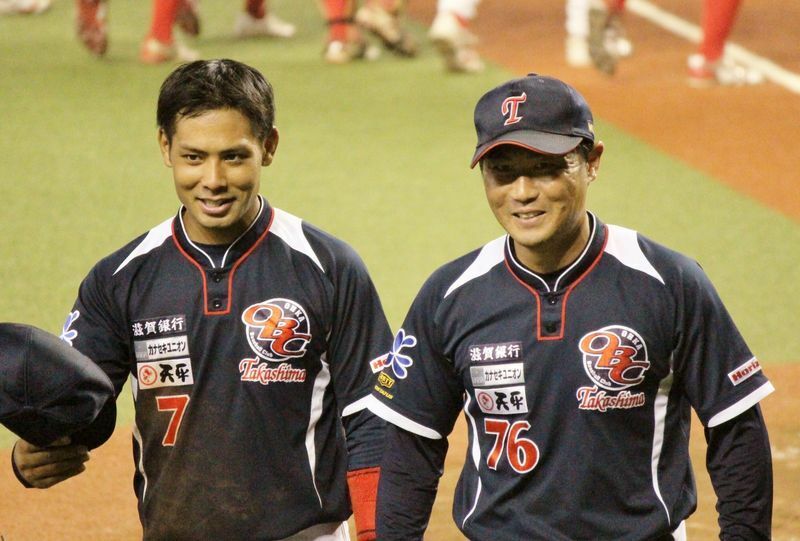 2019年9月の全日本クラブ野球選手権にて。野原監督(右)と松浪遼主将(左)。松浪選手も昨年末で現役を退きました。
