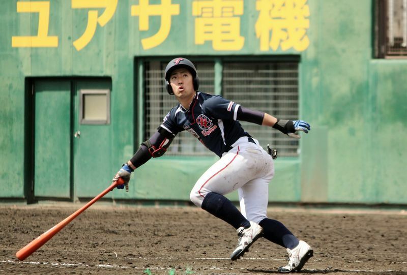 この試合で先制タイムリーを放った田中琢也選手。ただし写真は3月の京都府大会のものです。