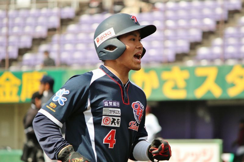 十倉選手はこの日、タイムリー二塁打2本で3打点!写真は3月の京都府大会の写真です。