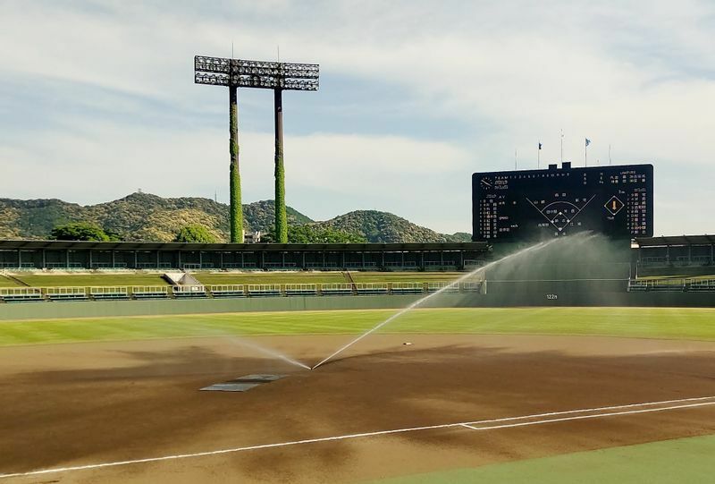 大会初日こそ雨で中止になったものの、5月2日以降は快晴！風も心地よく、最高の野球日和でした。写真は5月5日の長良川球場です。