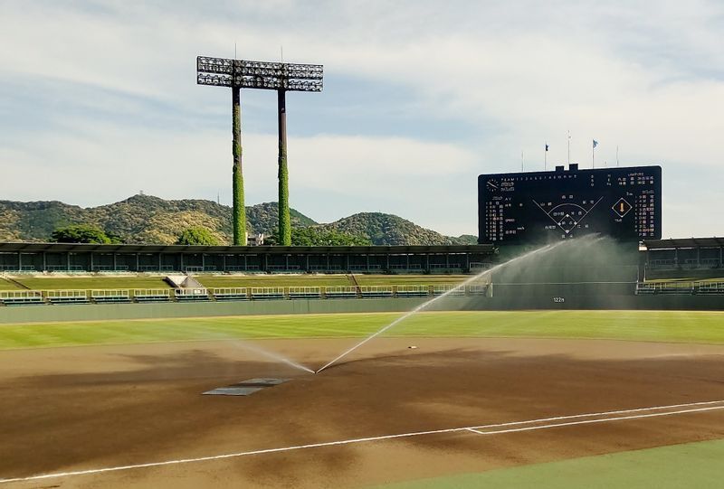 大会初日こそ雨で中止になったものの、5月2日以降は快晴！風も心地よく、最高の野球日和でした。写真は5月5日の長良川球場です。