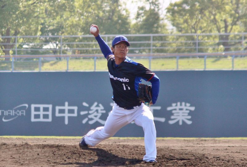 日本生命戦で先発した與座投手。写真はその2日後、ニチダイ戦でリリーフ登板したところです。