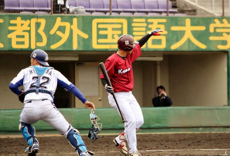 続く米倉選手への初球が暴投、森田選手を迎え入れます。