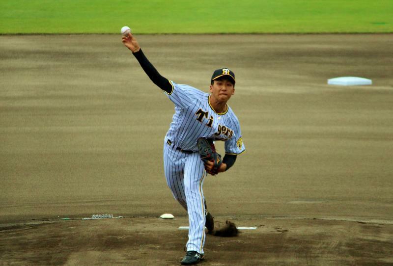 こちらは9日、先発マウンドでの茨木投手。弟の佑太投手いわく「高校までとは全然違う、プロ野球選手という感じがした」兄の姿です。