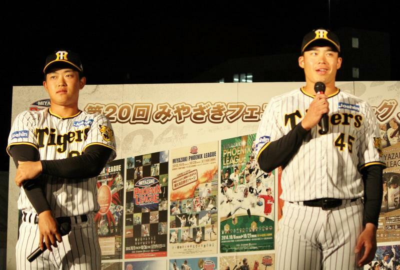 スペシャルイベントの各チーム選手トークショー、阪神は大トリでした。出演は遠藤選手(右)と中川選手。