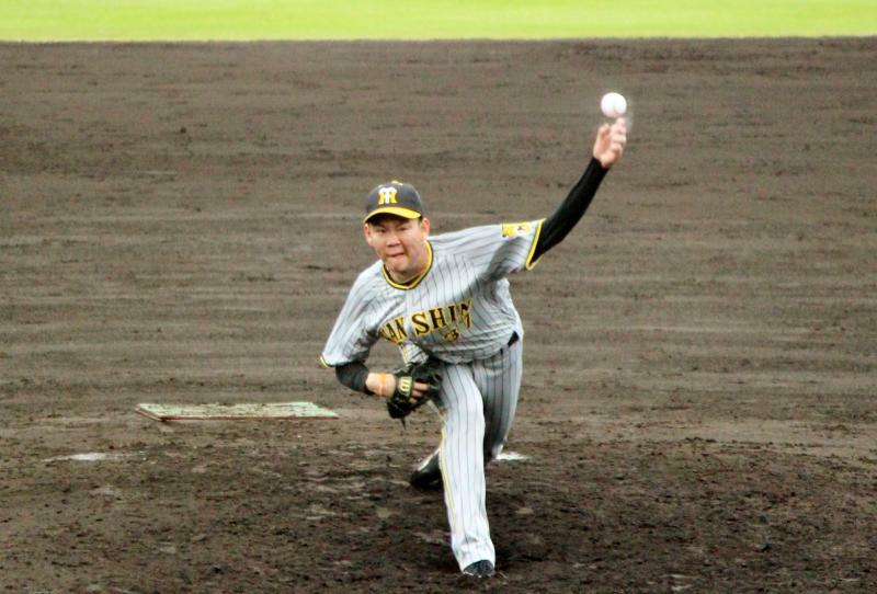同じ10月14日、1対1の8回に登板した及川投手は西武・牧野選手の二塁打と高松選手の三塁打で勝ち越し点を与えています。