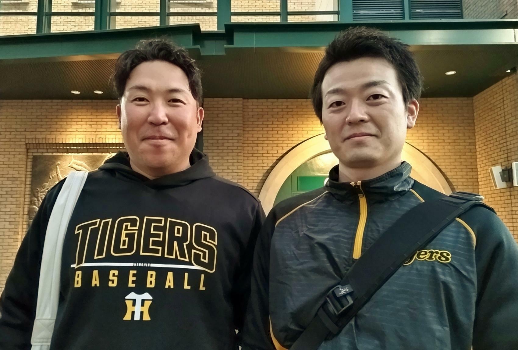 森田コーチ(左)の右腕？タイガースアカデミー岡山校の中村聡トレーディングコーチ兼アシスタントコーチ(右)です。