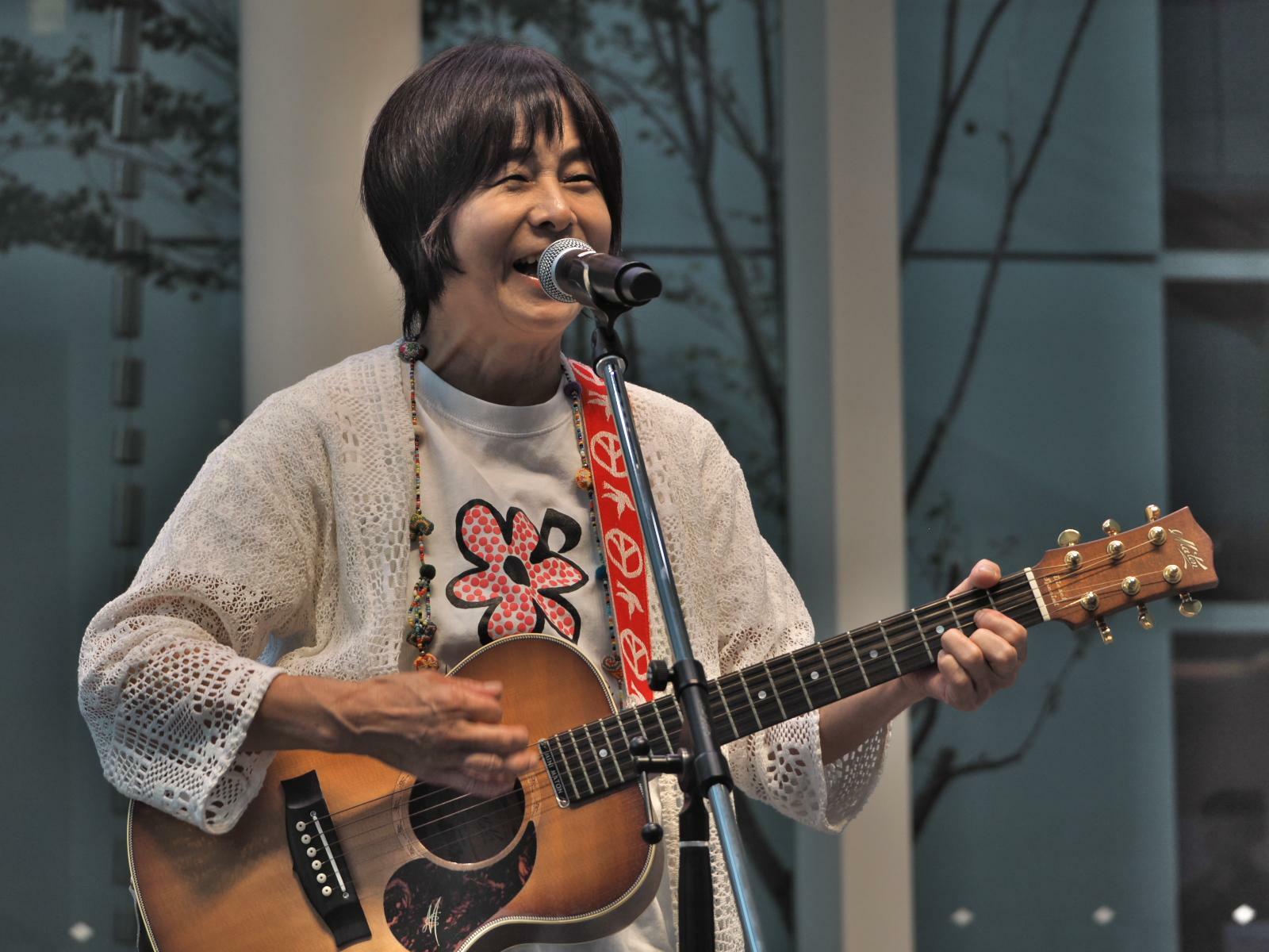 白井貴子さんによるライブ「筆者撮影」