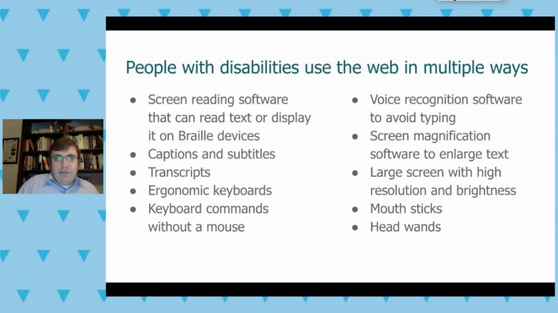 ONA21の障がい者のアクセシビリティのセッションで話すガービン。
