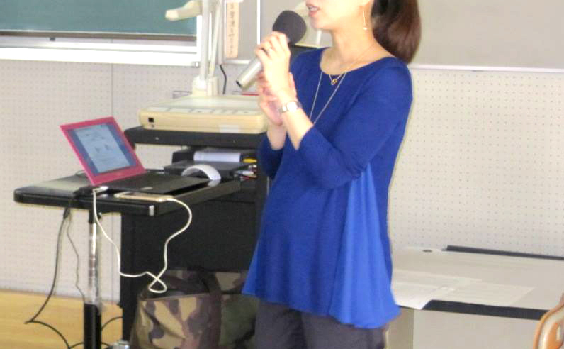 木村さん（仮名）提供写真　講演の仕事をしていた妊娠7ヶ月当時