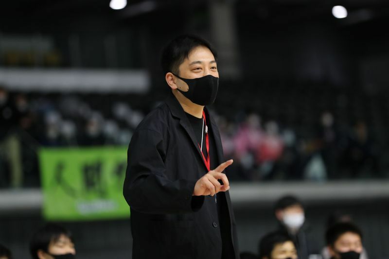 KAGO CLUBの指揮を執る丸田健司HC 写真提供:日本バスケットボール協会