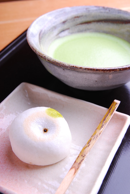 茶の湯文化の発展にともない和菓子店も多い。愛知県内の店舗数は全国2位