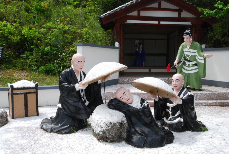 親鸞聖人の生涯をコンクリ像で再現する五色園（愛知県日進市）は昭和9年開園