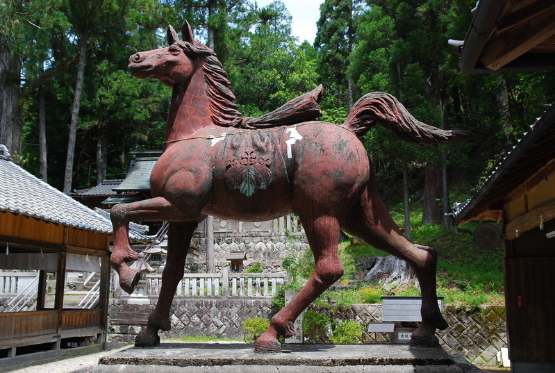 故郷、中津川市の坂本神社に寄進した神馬。“祥雲＝へた”という誤解を覆す傑作