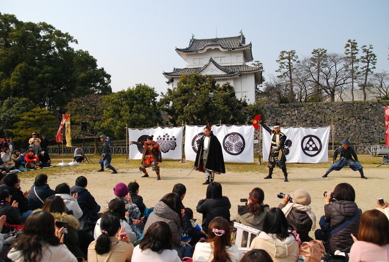 名古屋城二の丸庭園での演武。基本的に土日祝日の午前・午後に開催される 