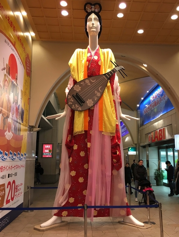 名古屋駅のシンボル・ナナちゃん人形は1973（昭和48）年製。リニア開業に向けた名鉄による名古屋駅再開発が計画され、現在の居場所がなくなるナナちゃんの去就は未定のまま