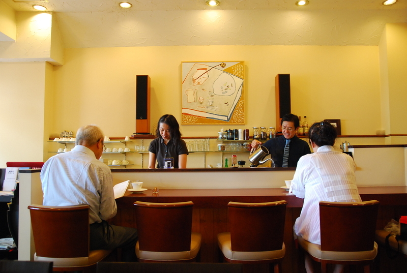 定額制サービスは意外や昔ながらの喫茶店とも相性はよさそう。写真はCAFE PASS加盟店のひとつ、1957年創業の「珈琲　門」（名古屋市東区）