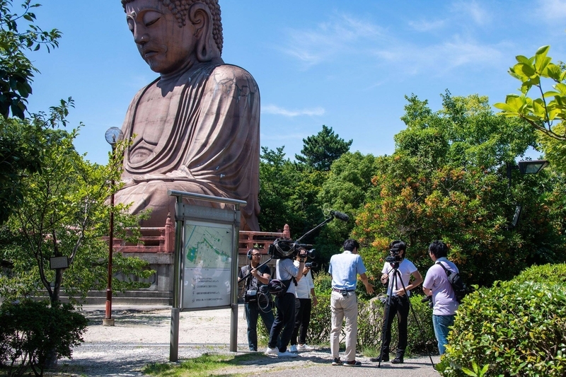 製作時には聚楽園大仏周辺でもロケが行われた。映画が話題になれば、聖地巡礼として現地を訪れる人が増えることも期待できる