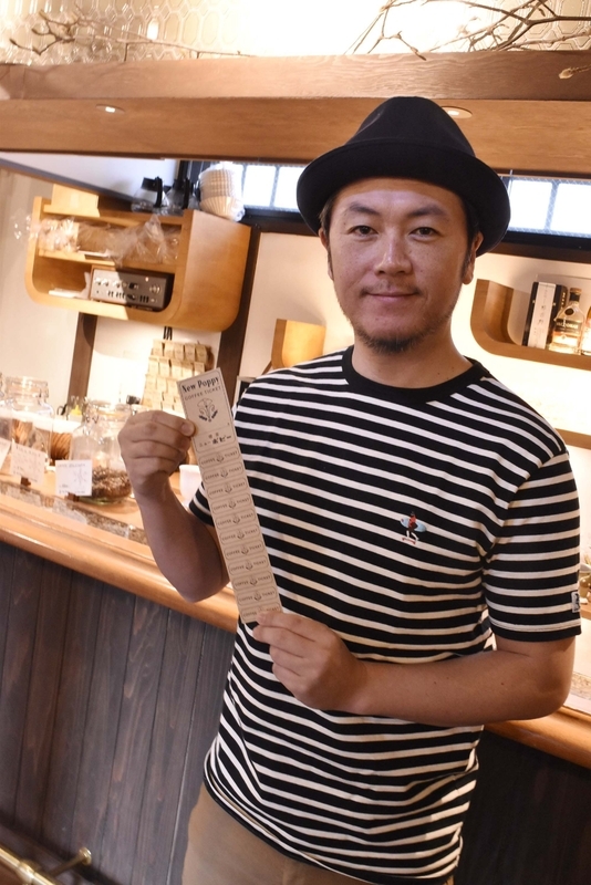 参加店のひとつ「喫茶ニューポピー」（名古屋市西区）の店主・尾藤雅士さん。「うちのチケットを買っていただきたいのはもちろんですが、気に入っている喫茶店のコーヒーチケットを買おう、と思うきっかけになれば」