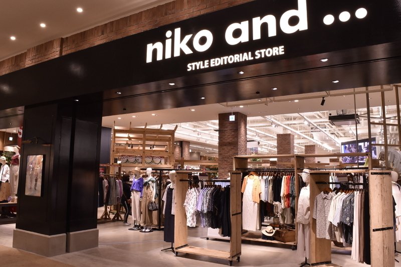 mozoワンダーシティはイオン系のショッピングモールで愛知県最大級の規模を誇る。ニコアンドの店舗は600坪でこちらも同ブランドの国内最大の旗艦店