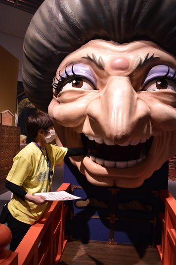 『千と千尋の神隠し』の湯婆婆・銭婆婆のおみくじ。(C)Studio Ghibli