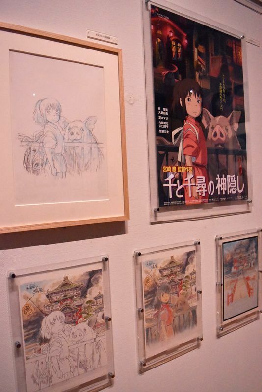 劇場用ポスターと合わせて原画も展示。宮崎駿氏や鈴木敏夫プロデューサーの手描きの資料も数多く展示され、ファンとしての濃度がどんどん高まっていく。(C)Studio Ghibli