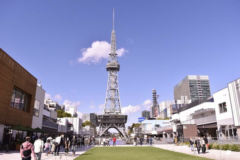 2020年9月にリニューアルオープンした名古屋テレビ塔（現・中部電力MIRAI TOWER）とHisaya-OdoriPark。広い芝生広場でのマーケットイベントなどもにぎわいを呼び込んだ