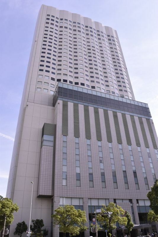 ANAクラウンプラザホテルグランコート名古屋は、金山総合駅南口の金山南ビル内。高さ130ｍ超の超高層ビルで、高層階にあるホテル客室やレストランからの眺望も見事