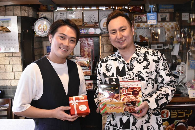 最高級食パン専門店「い志かわ」山中智之さん（左）と「スパゲッティハウスヨコイ」横井慎也さん。両者の相思相愛の関係がユニークなコラボ商品の開発につながった