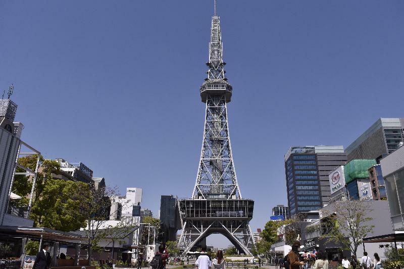 中部電力MIRAI TOWERは東京タワーよりも早い1954（昭和29）年に建てられた集約電波塔。4、5階部分がホテルになっていて、宿泊者限定で展望台から夜景や日の出を楽しむことができる