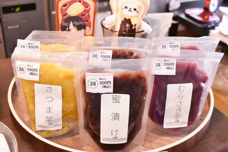 あんこは名古屋・舘林製餡のものを使用し店内で販売も。季節のあんこなど常時多彩なあんこがラインナップされる