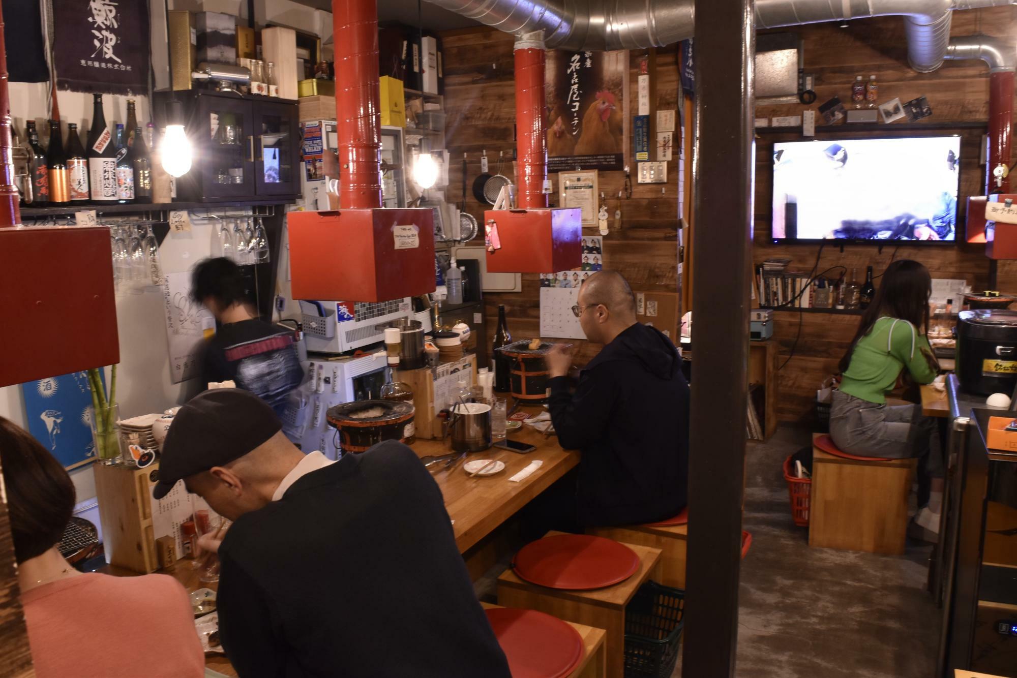「太炎堂」は名古屋コーチンを部位にあった食べ方で提供してくれる。日本酒もマニアックな銘柄を取りそろえる