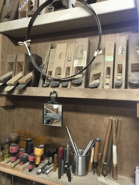 ロサドさんの小屋の中は隅々まで整理整頓されている(著者撮影)