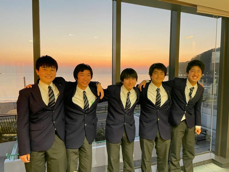 （左から）真船倖輔さん、松井勇樹さん、中川友真さん、廣瀬時人さん、鎌田睦希さん