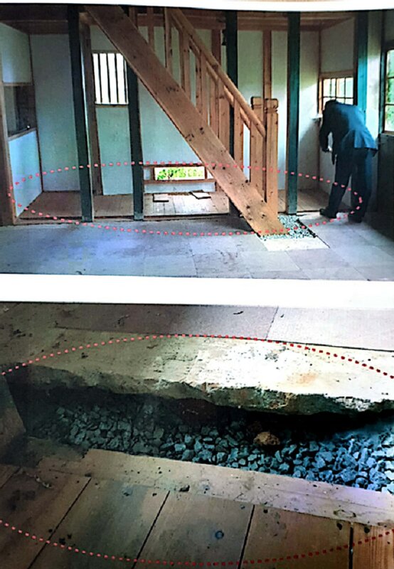 階段修復工事の跡と説明されているコンクリートの床（益山市提供）