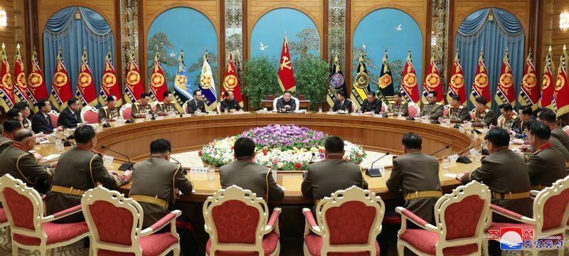 朝鮮労働党軍事委員会拡大会議（朝鮮中央通信から）