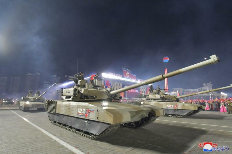 軍事パレードに登場した北朝鮮の戦車（労働新聞から）