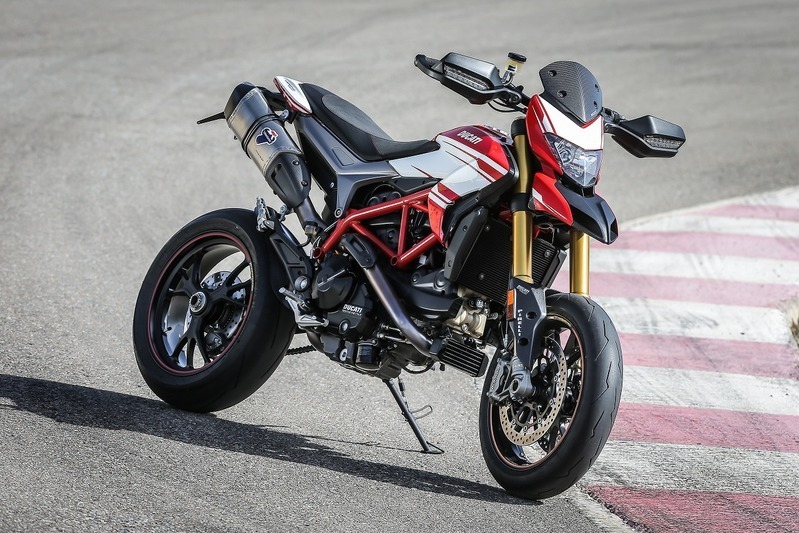 マチョマッチョ ドゥカティ　ハイパーモタード939SP エキゾーストパイプ 試乗レポート】DUCATI最新モデル「ハイパーモタード939/SP」動画