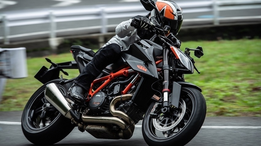 しなやかに牙を磨いたハイテク野獣 「KTM 新型1290スーパーデュークR