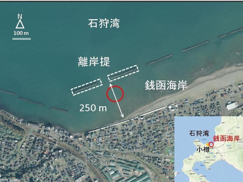 図1 銭函海岸の上空写真。赤丸が災害点（YAHOO!地図をもとに、筆者が作成）