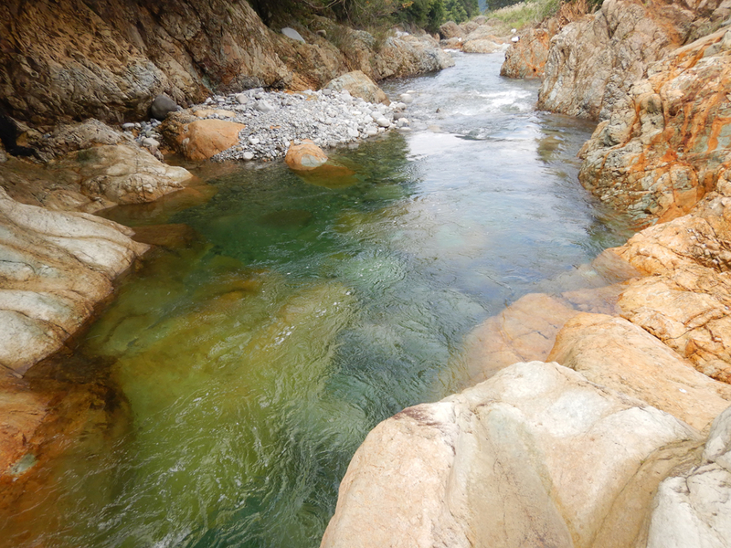図1 湯沢で最も美しい渓流が楽しめる鱒どまり。今の時期は最も安全に渓流の姿を楽しむことができる（筆者撮影）