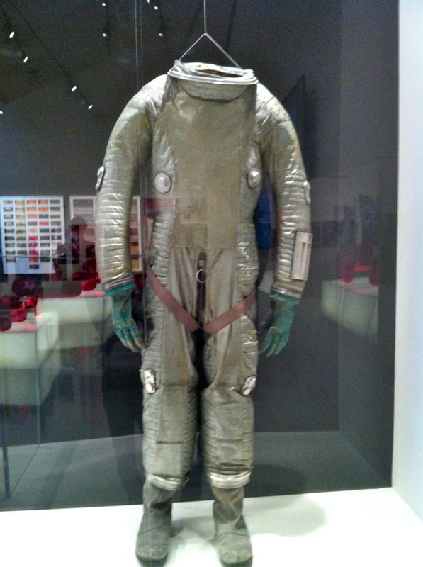 21世紀らしいリアルなデザインの『2001年〜』の宇宙服