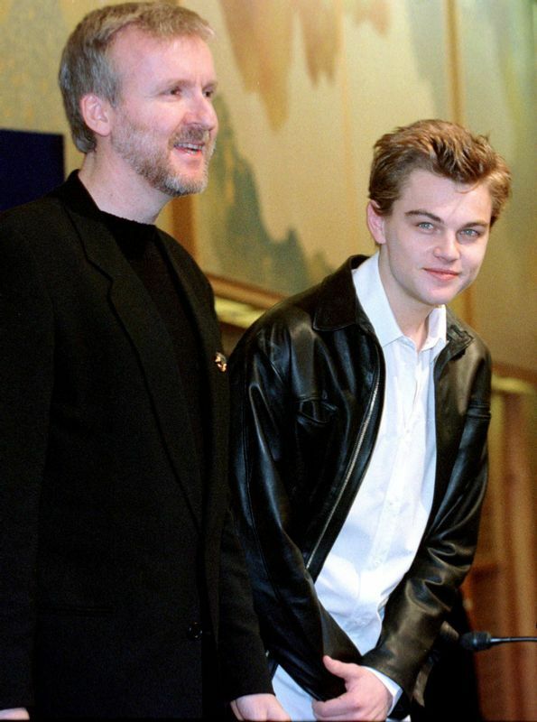 1997年、東京国際映画祭で来日したジェームズ・キャメロン監督（左）とレオナルド・ディカプリオ。この翌日、レオは23歳の誕生日を迎えた。