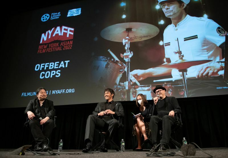 『異動辞令は音楽隊！』の上映に合わせて、内田英治監督（右）とともにニューヨーク・アジアン映画祭に登壇した阿部寛