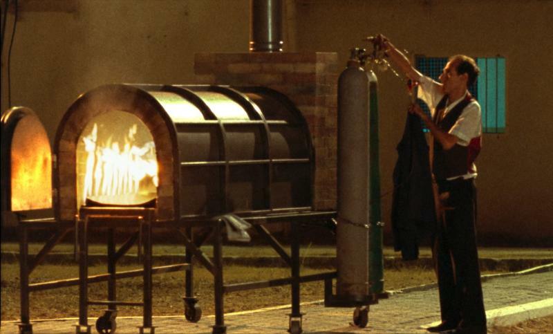映画の撮影のために特別に作られた焼却炉