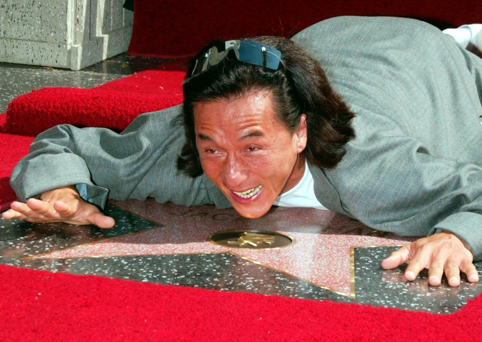 2002年、ハリウッドのウォーク・オブ・フェームに自身の名前が刻まれる。